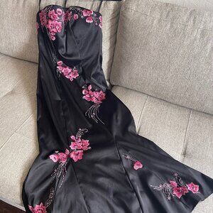 NWOT Beautiful DOLCE JOVANI Prom Dress SIZE 2